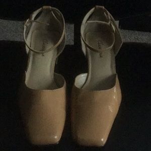 Closed toe & heel shoes